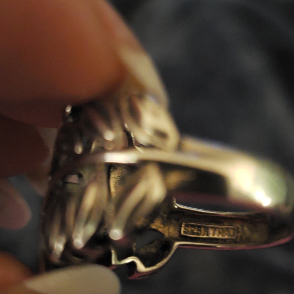 Pretty Leaf Ring - Picture 3 of 3